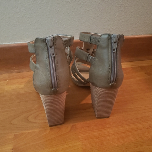 Shoes - Picture 4 of 5